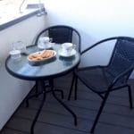 Filiżanka kawy wypita na balkonie ma wyjątkowy smak